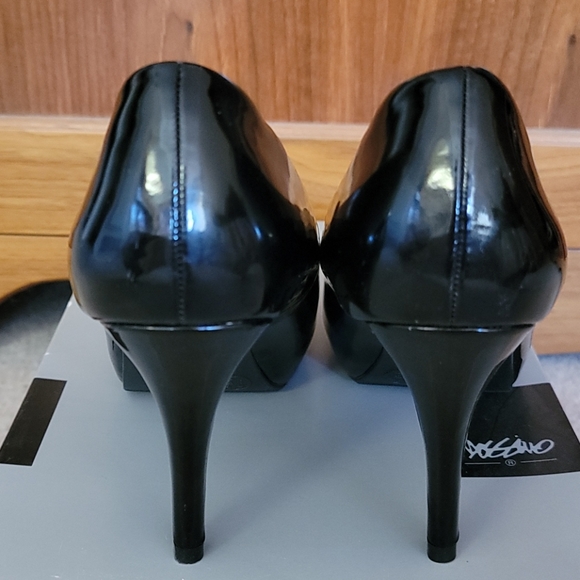 Classic Black Patent Pumps - Picture 6 of 7
